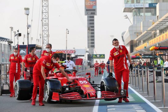 Ferrari SF-21 of Carlos Sainz Jr (ESP).
18.11.2021. Formula 1 World Championship, Rd 20, Qatar Grand Prix, Doha, Qatar, Preparation Day.
- www.xpbimages.com, EMail: requests@xpbimages.com © Copyright: Batchelor / XPB Images