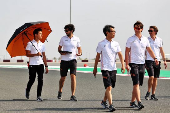 Lando Norris (GBR) McLaren walks the circuit with the team.
18.11.2021. Formula 1 World Championship, Rd 20, Qatar Grand Prix, Doha, Qatar, Preparation Day.
- www.xpbimages.com, EMail: requests@xpbimages.com © Copyright: Batchelor / XPB Images