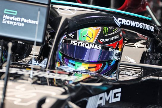 Lewis Hamilton (GBR) Mercedes AMG F1 W12.
19.11.2021 Formula 1 World Championship, Rd 20, Qatar Grand Prix, Doha, Qatar, Practice Day.
- www.xpbimages.com, EMail: requests@xpbimages.com © Copyright: Batchelor / XPB Images