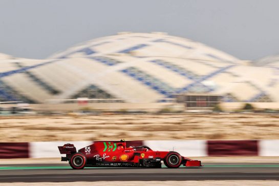 Carlos Sainz Jr (ESP) Ferrari SF-21.
19.11.2021 Formula 1 World Championship, Rd 20, Qatar Grand Prix, Doha, Qatar, Practice Day.
- www.xpbimages.com, EMail: requests@xpbimages.com © Copyright: Charniaux / XPB Images