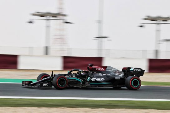 Lewis Hamilton (GBR) Mercedes AMG F1 W12.
19.11.2021 Formula 1 World Championship, Rd 20, Qatar Grand Prix, Doha, Qatar, Practice Day.
- www.xpbimages.com, EMail: requests@xpbimages.com © Copyright: Moy / XPB Images