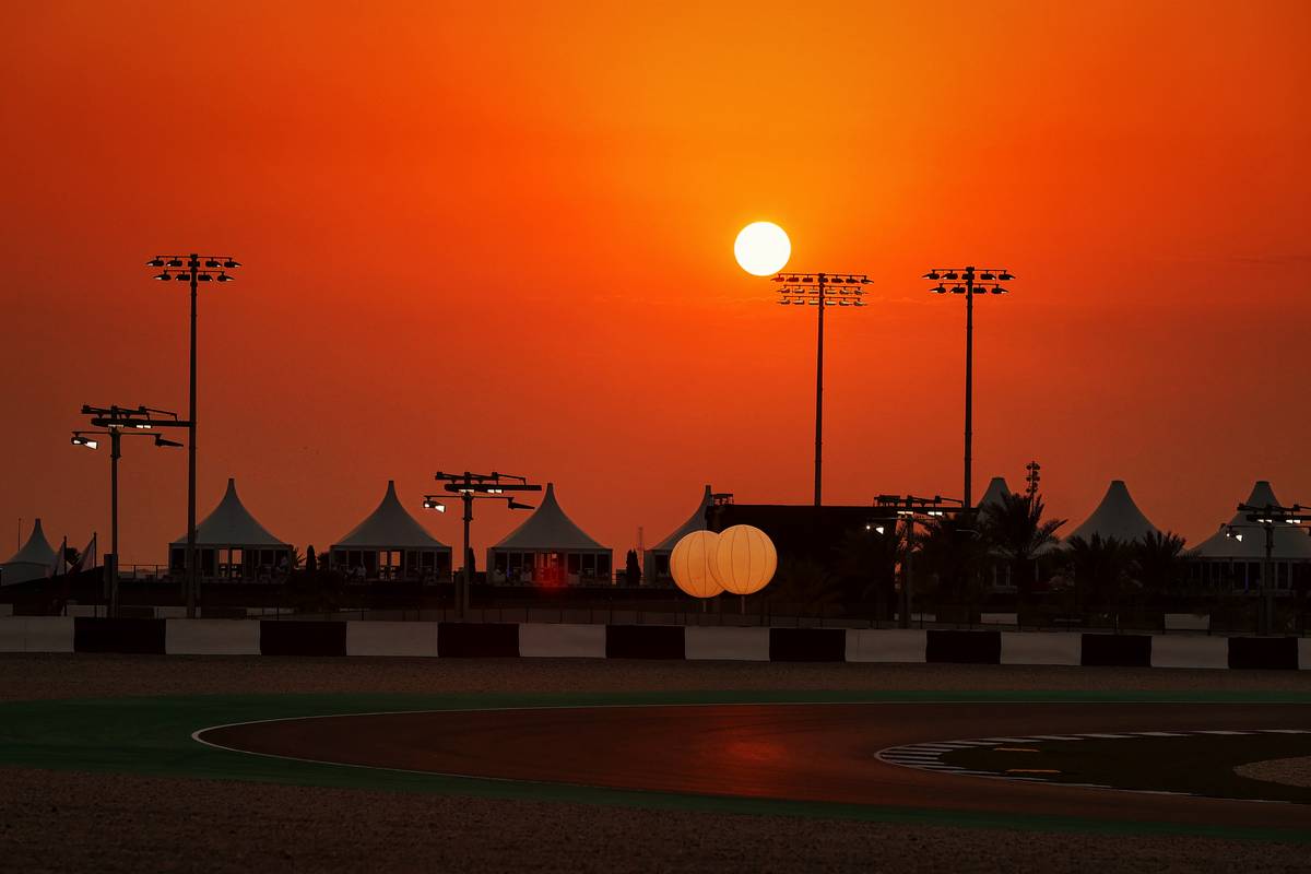 Circuit atmosphere - sunset. 19.11.2021 Formula 1 World Championship, Rd 20, Qatar Grand Prix, Doha, Qatar