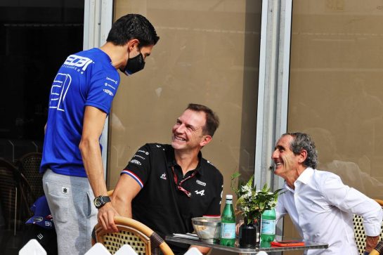 (L to R): Esteban Ocon (FRA) Alpine F1 Team with Laurent Rossi (FRA) Alpine Chief Executive Officer and Alain Prost (FRA) Alpine F1 Team Non-Executive Director.
20.11.2021. Formula 1 World Championship, Rd 20, Qatar Grand Prix, Doha, Qatar, Qualifying Day.
- www.xpbimages.com, EMail: requests@xpbimages.com © Copyright: Moy / XPB Images