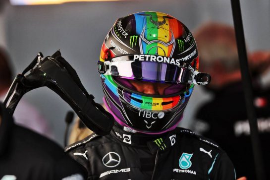 Lewis Hamilton (GBR) Mercedes AMG F1.
20.11.2021. Formula 1 World Championship, Rd 20, Qatar Grand Prix, Doha, Qatar, Qualifying Day.
- www.xpbimages.com, EMail: requests@xpbimages.com © Copyright: Batchelor / XPB Images