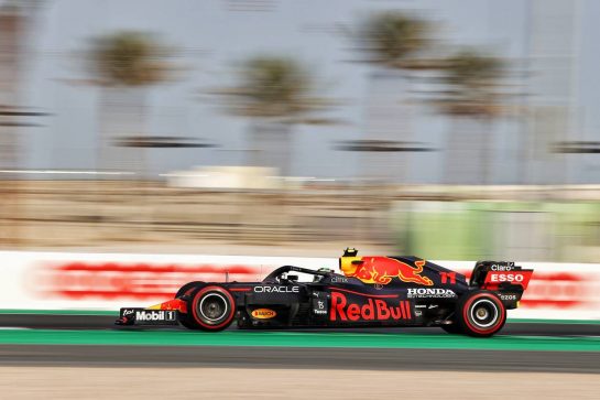 Sergio Perez (MEX) Red Bull Racing RB16B.
20.11.2021. Formula 1 World Championship, Rd 20, Qatar Grand Prix, Doha, Qatar, Qualifying Day.
- www.xpbimages.com, EMail: requests@xpbimages.com © Copyright: Moy / XPB Images