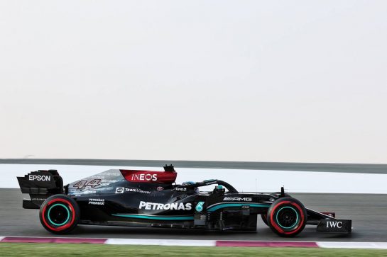 Lewis Hamilton (GBR) Mercedes AMG F1 W12.
20.11.2021. Formula 1 World Championship, Rd 20, Qatar Grand Prix, Doha, Qatar, Qualifying Day.
- www.xpbimages.com, EMail: requests@xpbimages.com © Copyright: Batchelor / XPB Images