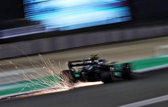 Valtteri Bottas (FIN) Mercedes AMG F1 W12 sends sparks flying.
20.11.2021. Formula 1 World Championship, Rd 20, Qatar Grand Prix, Doha, Qatar, Qualifying Day.
- www.xpbimages.com, EMail: requests@xpbimages.com © Copyright: Moy / XPB Images