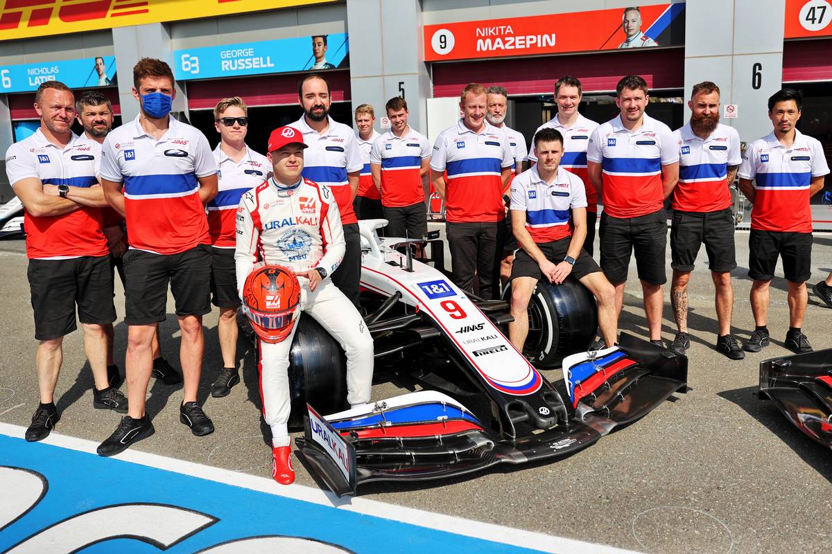 Nikita Mazepin (RUS) Haas F1 Team VF-21 at a team photograph. 21.11.2021. Formula 1 World Championship, Rd 20, Qatar Grand Prix, Doha, Qatar