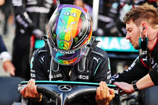 Lewis Hamilton (GBR) Mercedes AMG F1 W12 on the grid.
21.11.2021. Formula 1 World Championship, Rd 20, Qatar Grand Prix, Doha, Qatar, Race Day.
- www.xpbimages.com, EMail: requests@xpbimages.com © Copyright: Moy / XPB Images
