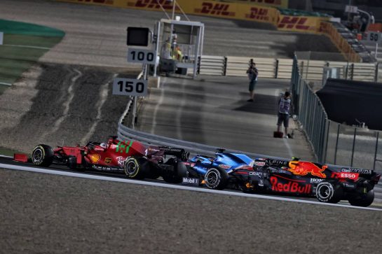Charles Leclerc (MON) Ferrari SF-21, Fernando Alonso (ESP) Alpine F1 Team A521, and Sergio Perez (MEX) Red Bull Racing RB16B, battle for position.
21.11.2021. Formula 1 World Championship, Rd 20, Qatar Grand Prix, Doha, Qatar, Race Day.
- www.xpbimages.com, EMail: requests@xpbimages.com © Copyright: Moy / XPB Images