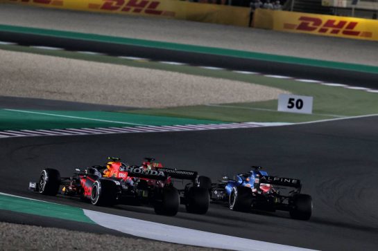 Sergio Perez (MEX) Red Bull Racing RB16B battles for position with Charles Leclerc (MON) Ferrari SF-21 and Fernando Alonso (ESP) Alpine F1 Team A521.
21.11.2021. Formula 1 World Championship, Rd 20, Qatar Grand Prix, Doha, Qatar, Race Day.
- www.xpbimages.com, EMail: requests@xpbimages.com © Copyright: Moy / XPB Images