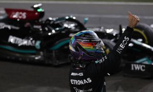 Hamilton cruises to victory over Verstappen in Qatar
