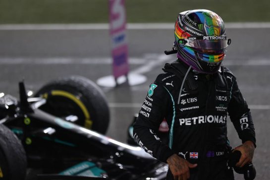 1st place Lewis Hamilton (GBR) Mercedes AMG F1 W12.21.11.2021. Formula 1 World Championship, Rd 20, Qatar Grand Prix, Doha, Qatar, Race Day.- www.xpbimages.com, EMail: requests@xpbimages.com © Copyright: Batchelor / XPB Images