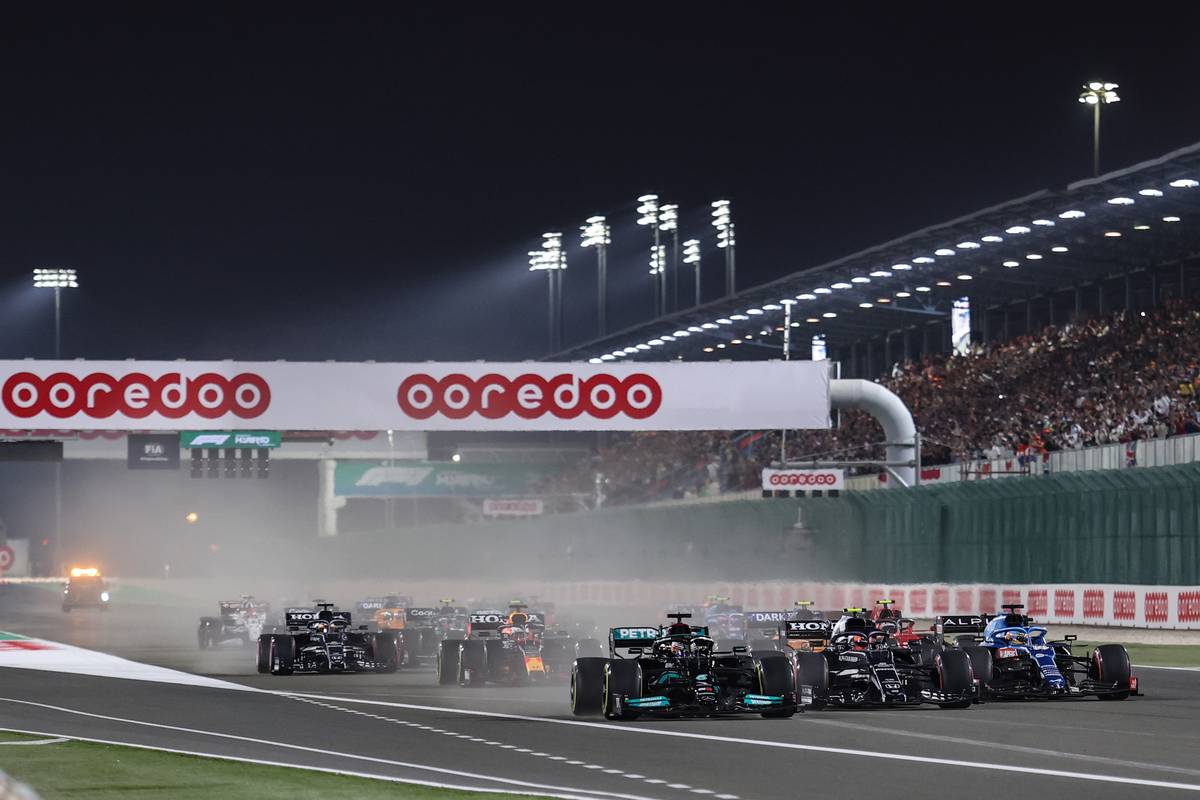 Lewis Hamilton (GBR) Mercedes AMG F1 W12 leads at the start of the race with Pierre Gasly (FRA) AlphaTauri AT02 and Fernando Alonso (ESP) Alpine F1 Team A521. 21.11.2021. Formula 1 World Championship, Rd 20, Qatar Grand Prix, Doha