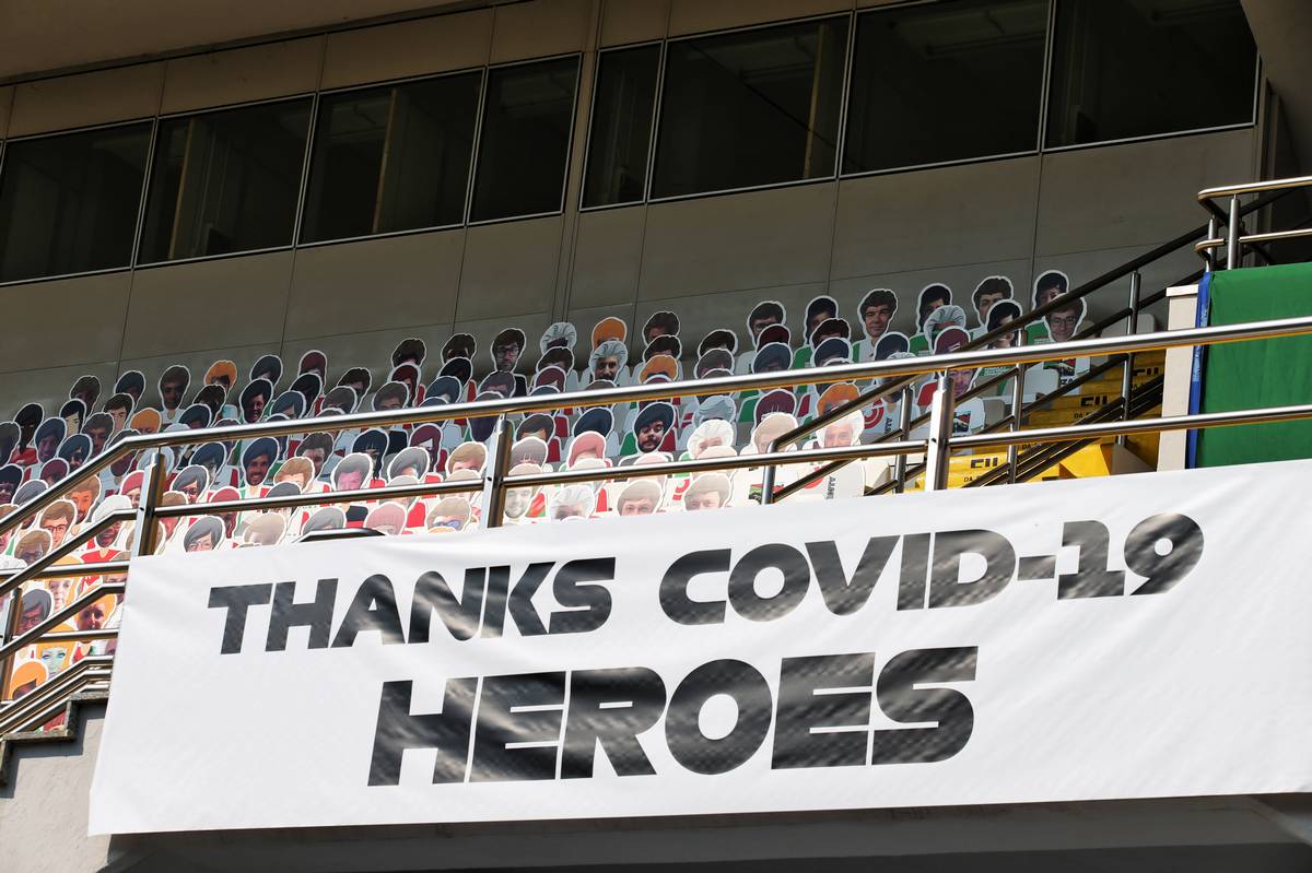 Circuit atmosphere - Thanks Covid-19 Heroes banner. 05.09.2020. Formula 1 World Championship, Rd 8, Italian Grand Prix, Monza