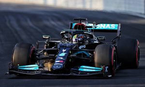 Hamilton leads Verstappen in Saudi Arabian GP first practice