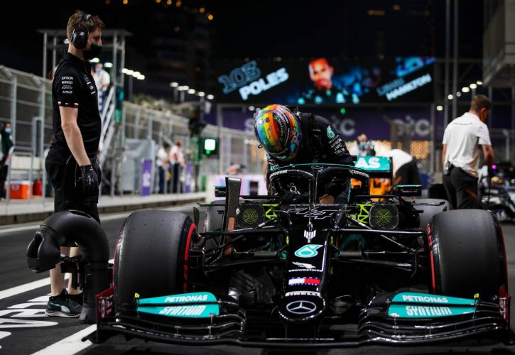 Pole sitter Lewis Hamilton (GBR) Mercedes AMG F1 W12 in qualifying parc ferme. 04.12.2021. Formula 1 World Championship, Rd 21, Saudi Arabian Grand Prix, Jeddah