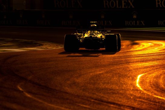 Lewis Hamilton (GBR) Mercedes AMG F1 W12.
04.12.2021. Formula 1 World Championship, Rd 21, Saudi Arabian Grand Prix, Jeddah, Saudi Arabia, Qualifying Day.
- www.xpbimages.com, EMail: requests@xpbimages.com © Copyright: Bearne / XPB Images