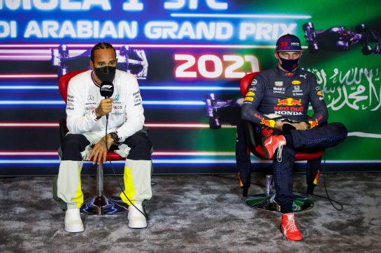 (L to R): Lewis Hamilton (GBR) Mercedes AMG F1 and Max Verstappen (NLD) Red Bull Racing in the post qualifying FIA Press Conference.
04.12.2021. Formula 1 World Championship, Rd 21, Saudi Arabian Grand Prix, Jeddah, Saudi Arabia, Qualifying Day.
- www.xpbimages.com, EMail: requests@xpbimages.com © Copyright: FIA Pool Image for Editorial Use Only