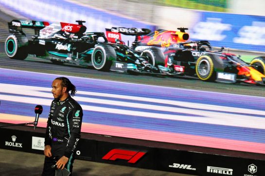 Race winner Lewis Hamilton (GBR) Mercedes AMG F1 in parc ferme.
05.12.2021. Formula 1 World Championship, Rd 21, Saudi Arabian Grand Prix, Jeddah, Saudi Arabia, Race Day.
- www.xpbimages.com, EMail: requests@xpbimages.com © Copyright: Moy / XPB Images