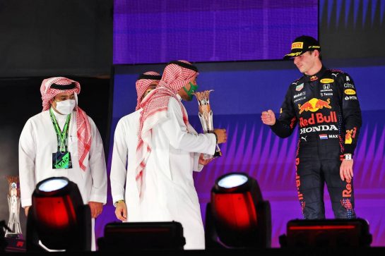 Max Verstappen (NLD) Red Bull Racing celebrates his second position on the podium.
05.12.2021. Formula 1 World Championship, Rd 21, Saudi Arabian Grand Prix, Jeddah, Saudi Arabia, Race Day.
- www.xpbimages.com, EMail: requests@xpbimages.com © Copyright: Moy / XPB Images