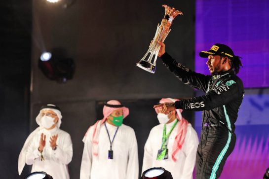 Race winner Lewis Hamilton (GBR) Mercedes AMG F1 celebrates on the podium.
05.12.2021. Formula 1 World Championship, Rd 21, Saudi Arabian Grand Prix, Jeddah, Saudi Arabia, Race Day.
- www.xpbimages.com, EMail: requests@xpbimages.com © Copyright: Moy / XPB Images