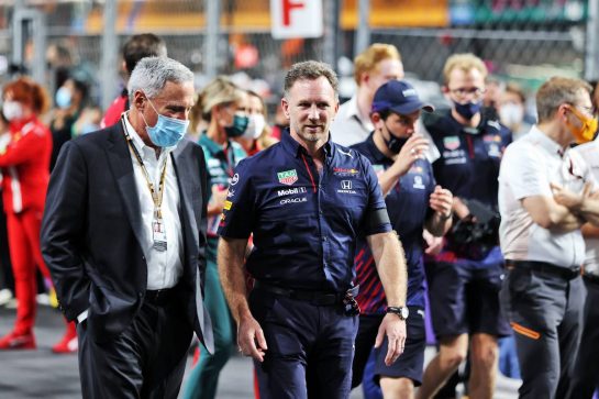 (L to R): Chase Carey (USA) with Christian Horner (GBR) Red Bull Racing Team Principal.
05.12.2021. Formula 1 World Championship, Rd 21, Saudi Arabian Grand Prix, Jeddah, Saudi Arabia, Race Day.
- www.xpbimages.com, EMail: requests@xpbimages.com © Copyright: Moy / XPB Images