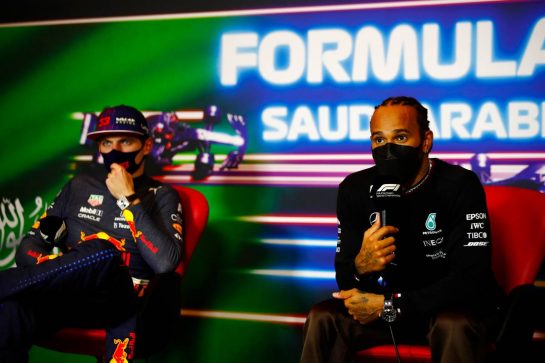 Lewis Hamilton (GBR) Mercedes AMG F1 and Max Verstappen (NLD) Red Bull Racing in the post race FIA Press Conference.
05.12.2021. Formula 1 World Championship, Rd 21, Saudi Arabian Grand Prix, Jeddah, Saudi Arabia, Race Day.
- www.xpbimages.com, EMail: requests@xpbimages.com © Copyright: FIA Pool Image for Editorial Use Only