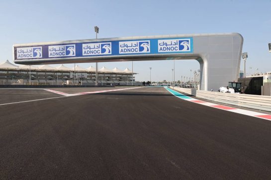 The turn 15 circuit changes.08.12.2021. Formula 1 World Championship, Rd 22, Abu Dhabi Grand Prix, Yas Marina Circuit, Abu Dhabi, Preparation Day.- www.xpbimages.com, EMail: requests@xpbimages.com © Copyright: Batchelor / XPB Images