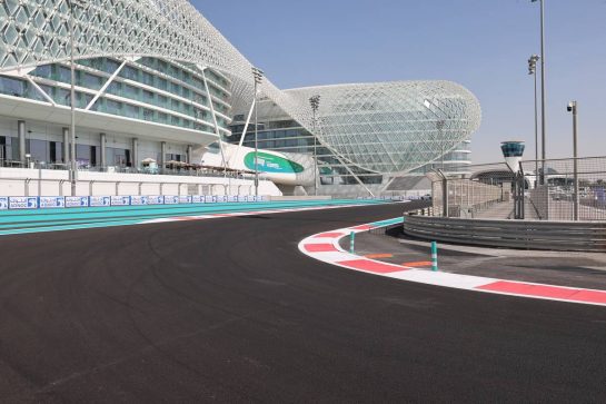 Turn 12 circuit changes.08.12.2021. Formula 1 World Championship, Rd 22, Abu Dhabi Grand Prix, Yas Marina Circuit, Abu Dhabi, Preparation Day.- www.xpbimages.com, EMail: requests@xpbimages.com © Copyright: Batchelor / XPB Images