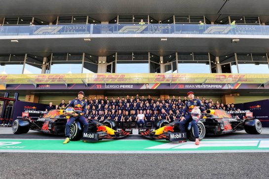 (L to R): Sergio Perez (MEX) Red Bull Racing RB16B and Max Verstappen (NLD) Red Bull Racing RB16B at a team photograph.
09.12.2021. Formula 1 World Championship, Rd 22, Abu Dhabi Grand Prix, Yas Marina Circuit, Abu Dhabi, Preparation Day.
- www.xpbimages.com, EMail: requests@xpbimages.com © Copyright: Moy / XPB Images