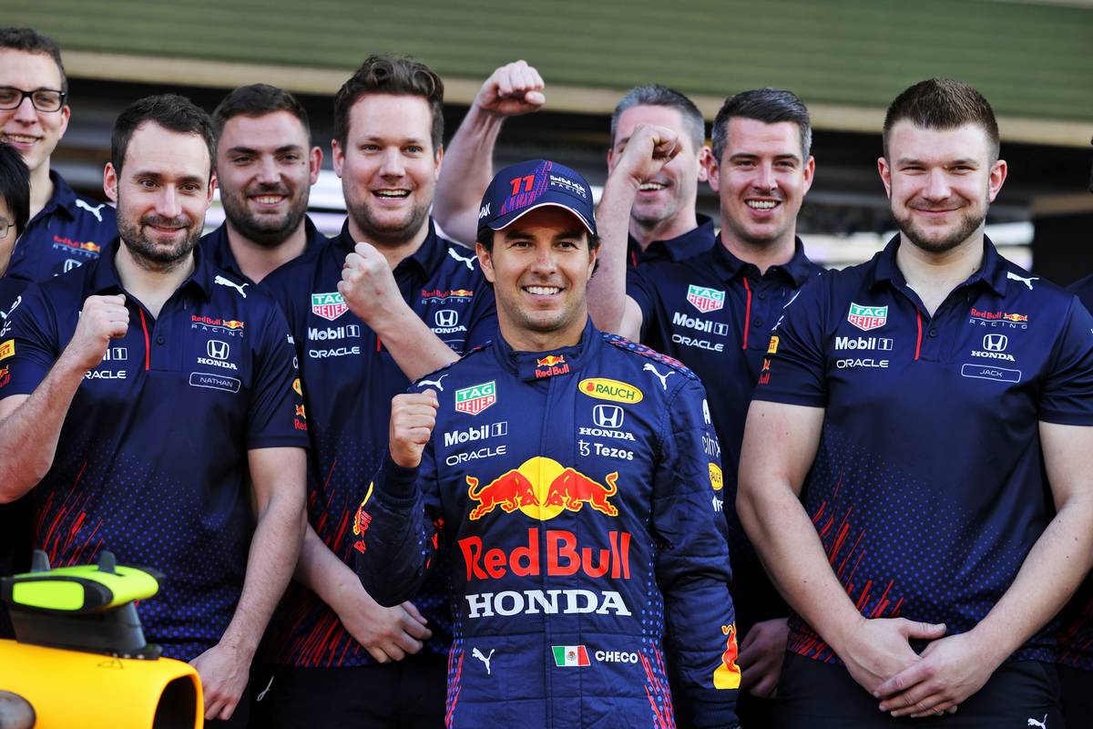 Sergio Perez (MEX) Red Bull Racing at a team photograph. 09.12.2021. Formula 1 World Championship, Rd 22, Abu Dhabi Grand Prix, Yas Marina