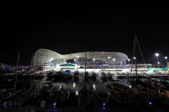 Circuit atmosphere.
09.12.2021. Formula 1 World Championship, Rd 22, Abu Dhabi Grand Prix, Yas Marina Circuit, Abu Dhabi, Preparation Day.
- www.xpbimages.com, EMail: requests@xpbimages.com © Copyright: Moy / XPB Images