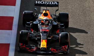 Verstappen fires first shot in Abu Dhabi - leads FP1