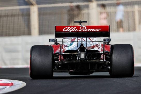 Kimi Raikkonen (FIN) Alfa Romeo Racing C41.
10.12.2021. Formula 1 World Championship, Rd 22, Abu Dhabi Grand Prix, Yas Marina Circuit, Abu Dhabi, Practice Day.
- www.xpbimages.com, EMail: requests@xpbimages.com © Copyright: Moy / XPB Images