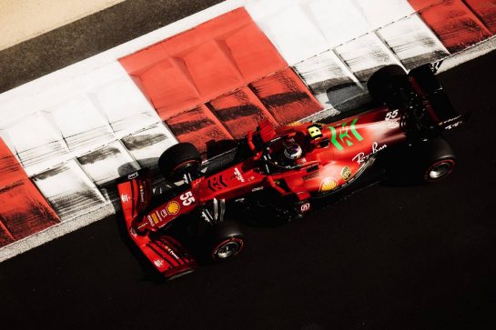 Carlos Sainz Jr (ESP) Ferrari SF-21.
10.12.2021. Formula 1 World Championship, Rd 22, Abu Dhabi Grand Prix, Yas Marina Circuit, Abu Dhabi, Practice Day.
- www.xpbimages.com, EMail: requests@xpbimages.com © Copyright: Bearne / XPB Images