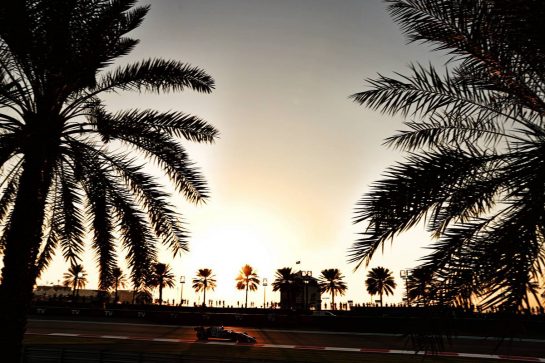 Nicholas Latifi (CDN) Williams Racing FW43B.
10.12.2021. Formula 1 World Championship, Rd 22, Abu Dhabi Grand Prix, Yas Marina Circuit, Abu Dhabi, Practice Day.
- www.xpbimages.com, EMail: requests@xpbimages.com © Copyright: Batchelor / XPB Images