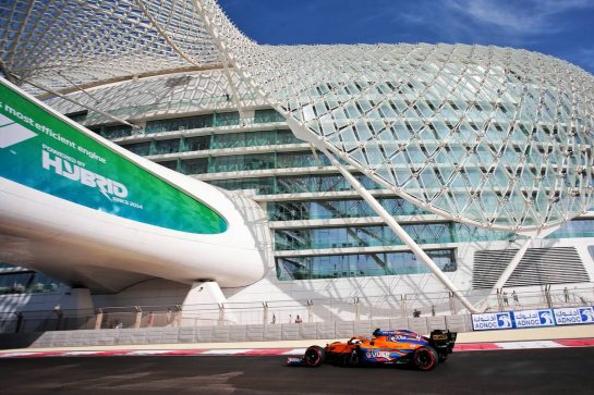 Lando Norris (GBR) McLaren MCL35M.,
10.12.2021. Formula 1 World Championship, Rd 22, Abu Dhabi Grand Prix, Yas Marina Circuit, Abu Dhabi, Practice Day.
- www.xpbimages.com, EMail: requests@xpbimages.com © Copyright: XPB Images