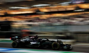 Hamilton plays down Mercedes' Friday advantage