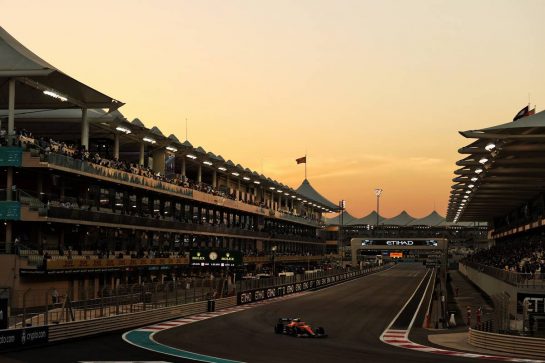 Lando Norris (GBR) McLaren MCL35M.
10.12.2021. Formula 1 World Championship, Rd 22, Abu Dhabi Grand Prix, Yas Marina Circuit, Abu Dhabi, Practice Day.
- www.xpbimages.com, EMail: requests@xpbimages.com © Copyright: Moy / XPB Images