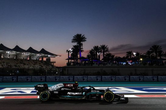 Valtteri Bottas (FIN), Mercedes AMG F1 
10.12.2021. Formula 1 World Championship, Rd 22, Abu Dhabi Grand Prix, Yas Marina Circuit, Abu Dhabi, Practice Day.
- www.xpbimages.com, EMail: requests@xpbimages.com © Copyright: Charniaux / XPB Images