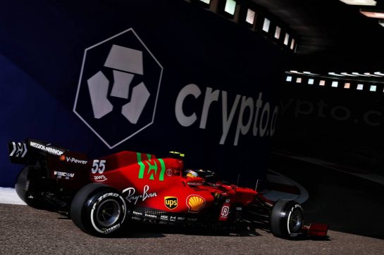 Carlos Sainz Jr (ESP) Ferrari SF-21.
11.12.2021. Formula 1 World Championship, Rd 22, Abu Dhabi Grand Prix, Yas Marina Circuit, Abu Dhabi, Qualifying Day.
- www.xpbimages.com, EMail: requests@xpbimages.com © Copyright: Batchelor / XPB Images