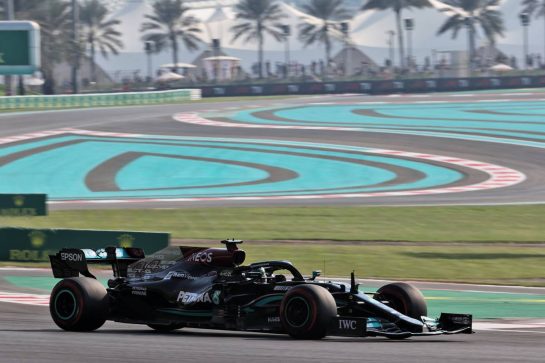 Lewis Hamilton (GBR) Mercedes AMG F1 W12.
11.12.2021. Formula 1 World Championship, Rd 22, Abu Dhabi Grand Prix, Yas Marina Circuit, Abu Dhabi, Qualifying Day.
- www.xpbimages.com, EMail: requests@xpbimages.com © Copyright: Batchelor / XPB Images