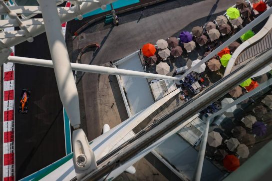 Daniel Ricciardo (AUS), McLaren F1 Team 
11.12.2021. Formula 1 World Championship, Rd 22, Abu Dhabi Grand Prix, Yas Marina Circuit, Abu Dhabi, Qualifying Day.
- www.xpbimages.com, EMail: requests@xpbimages.com © Copyright: Charniaux / XPB Images
