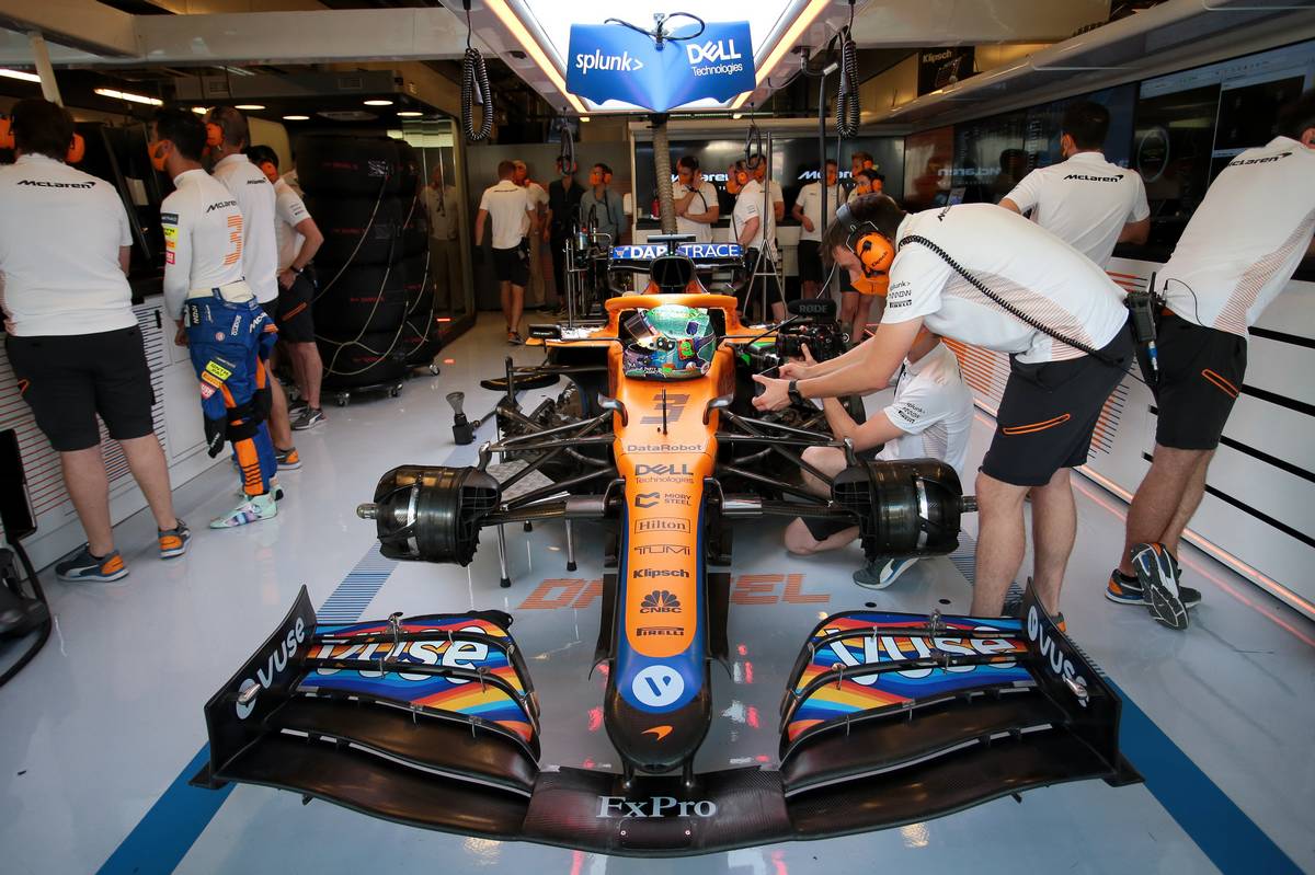 Daniel Ricciardo (AUS) McLaren MCL35M. 11.12.2021. Formula 1 World Championship, Rd 22, Abu Dhabi Grand Prix, Yas Marina