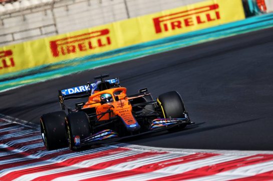 Daniel Ricciardo (AUS) McLaren MCL35M.
11.12.2021. Formula 1 World Championship, Rd 22, Abu Dhabi Grand Prix, Yas Marina Circuit, Abu Dhabi, Qualifying Day.
- www.xpbimages.com, EMail: requests@xpbimages.com © Copyright: Batchelor / XPB Images