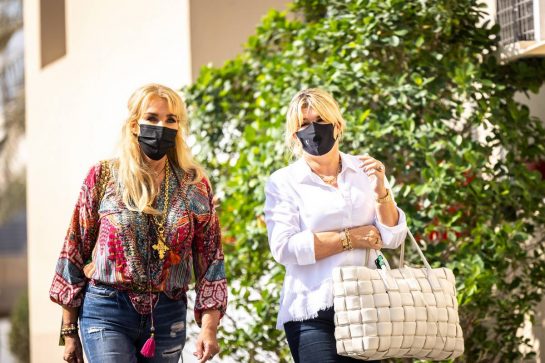 Corinna Schumacher (GER) (Right).
12.12.2021. Formula 1 World Championship, Rd 22, Abu Dhabi Grand Prix, Yas Marina Circuit, Abu Dhabi, Race Day.
- www.xpbimages.com, EMail: requests@xpbimages.com © Copyright: Bearne / XPB Images