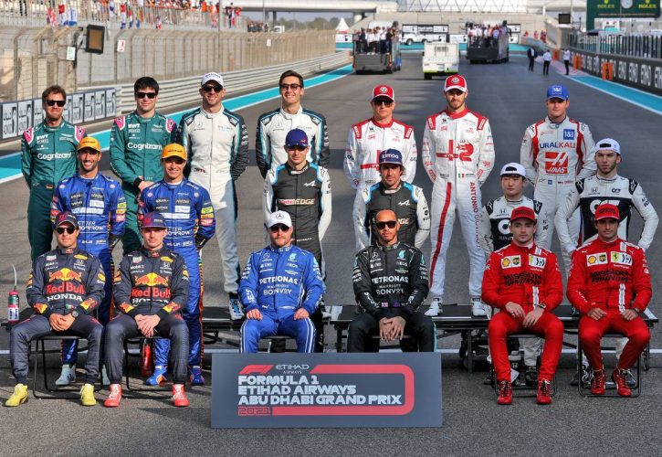 Drivers' end of season photograph. 12.12.2021. Formula 1 World Championship, Rd 22, Abu Dhabi Grand Prix, Yas Marina