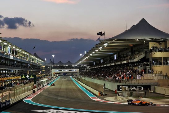 Lando Norris (GBR) McLaren MCL35M.
12.12.2021. Formula 1 World Championship, Rd 22, Abu Dhabi Grand Prix, Yas Marina Circuit, Abu Dhabi, Race Day.
- www.xpbimages.com, EMail: requests@xpbimages.com © Copyright: Batchelor / XPB Images
