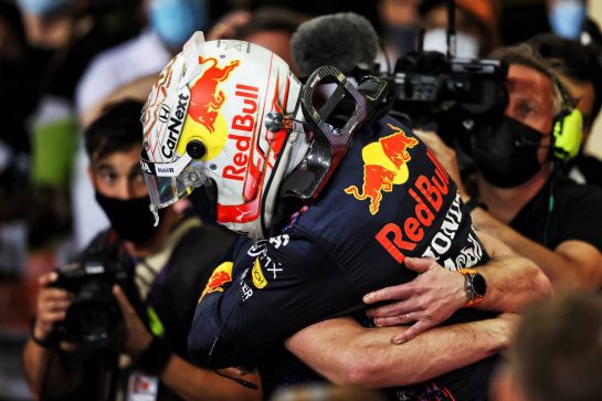 Race winner and World Champion Max Verstappen (NLD) Red Bull Racing celebrates in parc ferme with Christian Horner (GBR) Red Bull Racing Team Principal.
12.12.2021. Formula 1 World Championship, Rd 22, Abu Dhabi Grand Prix, Yas Marina Circuit, Abu Dhabi, Race Day.
- www.xpbimages.com, EMail: requests@xpbimages.com © Copyright: Moy / XPB Images